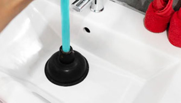 Drains bouchés: Causes, solutions et prévention